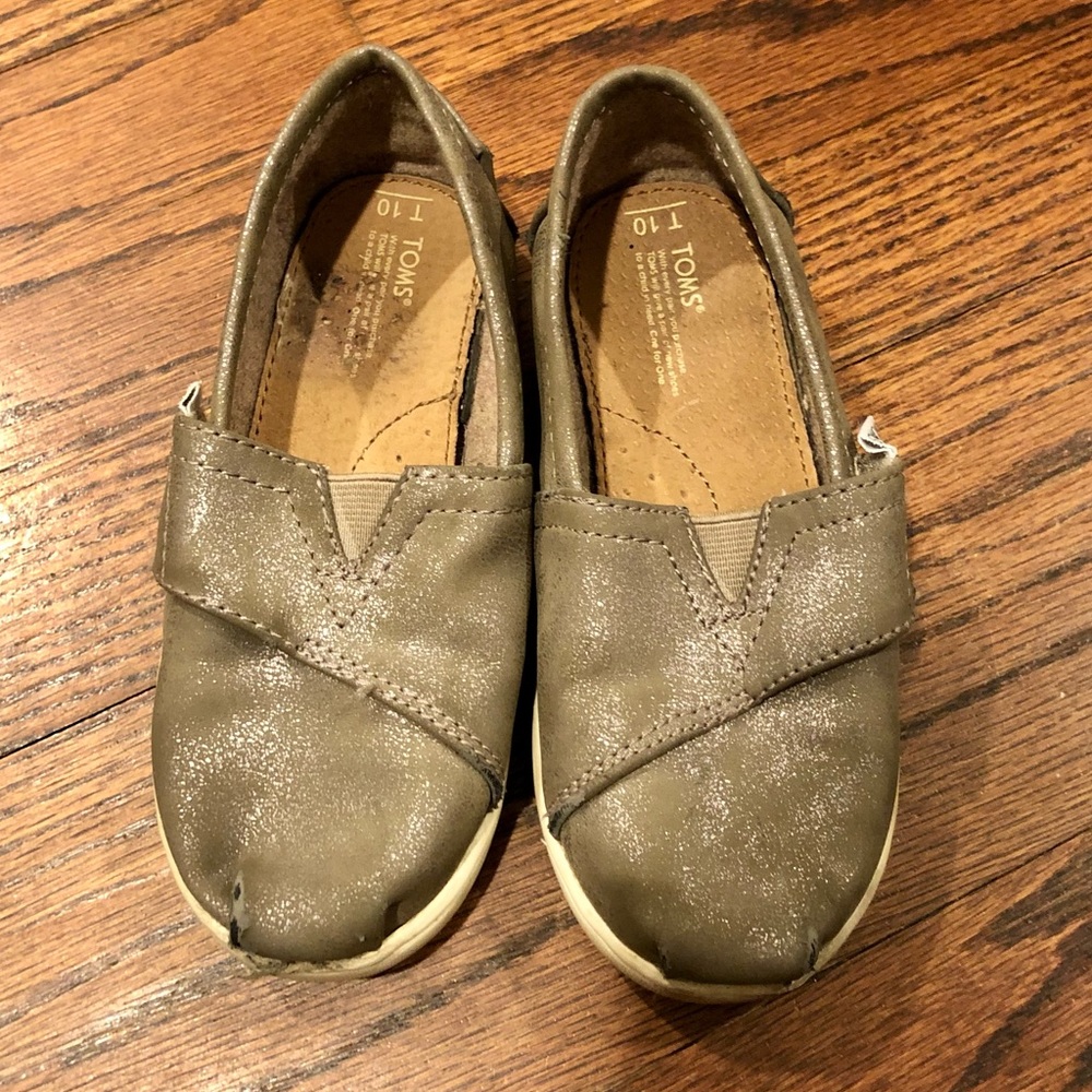 TOMS Metallic Faux Leather Slip-On Shoe. Size 10.